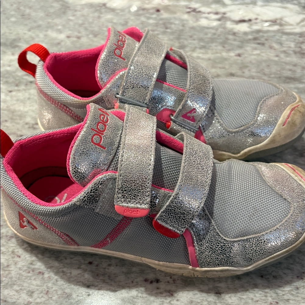 Plae sneakers
